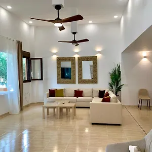 Amplia Vivienda New Para12 Pers A 4 Min Caminando De Playa Con Terraza, Piscina Com, Wifi, Ventiladores De Techo, Lavavajillas Сasa de vacaciones